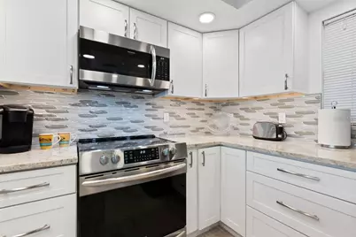 1250 N Portofino Drive #304, Sarasota, FL 34242 - Photo 17