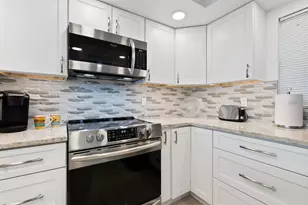 1250 N Portofino Dr, Sarasota, FL 34242 - Photo 17