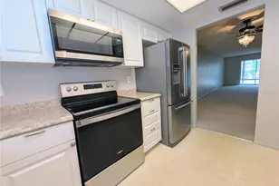3570 Lake Bayshore Dr, Bradenton, FL 34205 - Photo 5