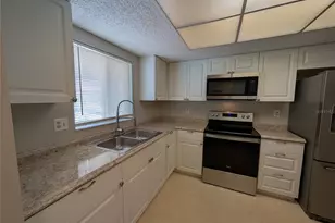 3570 Lake Bayshore Dr, Bradenton, FL 34205 - Photo 3