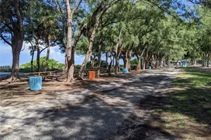 3570 Lake Bayshore Dr, Bradenton, FL 34205 - Photo 33
