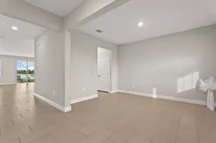 5728 Woodland Sage Dr, Sarasota, FL 34238 - Photo 3
