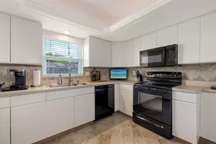 6717 Roxbury Dr, Sarasota, FL 34231 - Photo 9