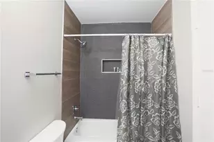 2746 Orchid Oaks Dr, Sarasota, FL 34239 - Photo 23