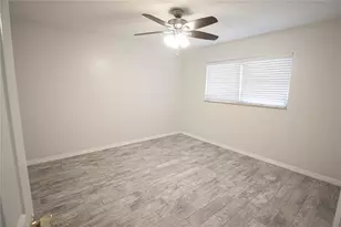 6377 Gateway Ave, Sarasota, FL 34231 - Photo 9