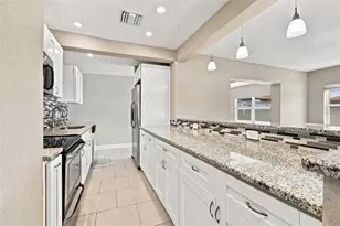 5441 113th St, Seminole, FL 33772 - Photo 11