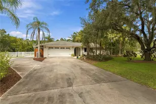 7402 Castle Dr, Sarasota, FL 34240 - Photo 5