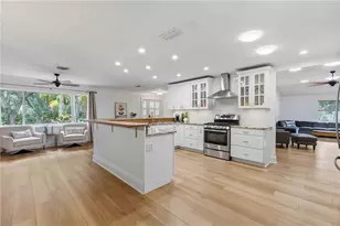7402 Castle Dr, Sarasota, FL 34240 - Photo 9