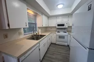 1052 Deer Hollow Blvd, Sarasota, FL 34232 - Photo 3