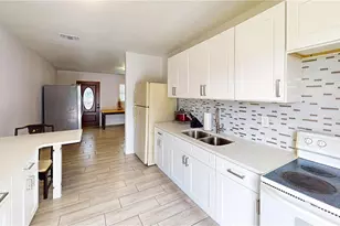 330 12th St W, Palmetto, FL 34221 - Photo 7