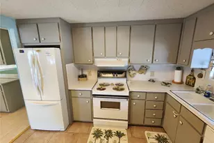 5317 Chateau Ln, Bradenton, FL 34207 - Photo 5