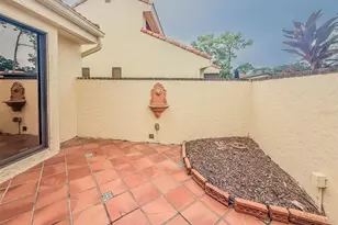 5312 Huntingwood Ct, Sarasota, FL 34235 - Photo 3