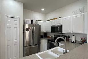 3815 Parkridge Cir, Sarasota, FL 34243 - Photo 11