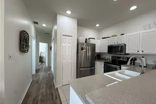 3815 Parkridge Cir, Sarasota, FL 34243 - Photo 9