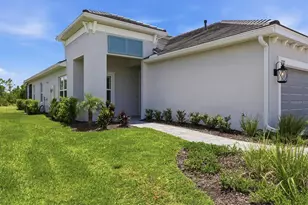 2321 Blue Mahoe Ln, Sarasota, FL 34240 - Photo 3