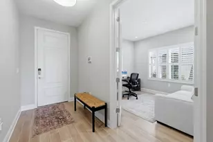2321 Blue Mahoe Ln, Sarasota, FL 34240 - Photo 5