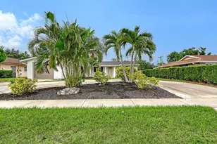 2610 Regatta Dr, Sarasota, FL 34231 - Photo 3