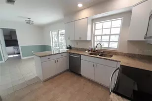 3520 57th Ave Cir W, Bradenton, FL 34210 - Photo 3