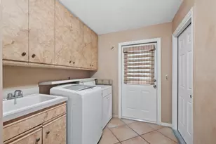 6945 Country Lakes Cir, Sarasota, FL 34243 - Photo 21