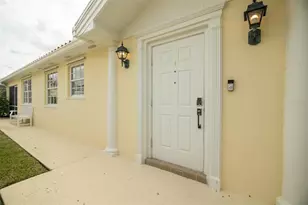 8876 Estepona Ct, Sarasota, FL 34238 - Photo 11