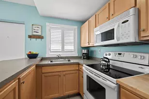 475 Benjamin Franklin Dr, Sarasota, FL 34236 - Photo 9