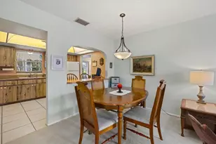 2913 Captiva Gardens Dr, Sarasota, FL 34231 - Photo 5