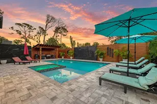 327 Roberts Rd, Nokomis, FL 34275 - Photo 3