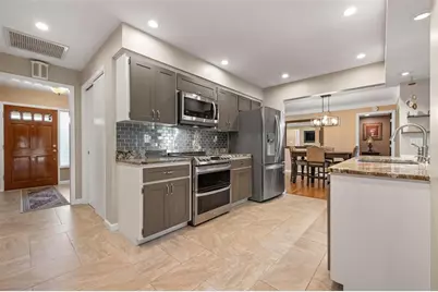 3323 Spring Mill Circle, Sarasota, FL 34239 - Photo 15