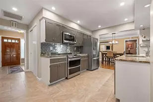 3323 Springmill Cir, Sarasota, FL 34239 - Photo 15