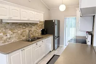 1837 Buccaneer Dr, Sarasota, FL 34231 - Photo 9