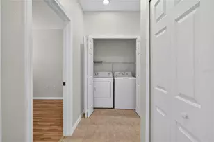 3707 Parkridge Cir, Sarasota, FL 34243 - Photo 17