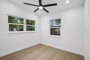 334 E Cornelius Cir, Sarasota, FL 34232 - Photo 21