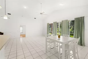 2147 Wasatch Dr, Sarasota, FL 34235 - Photo 9