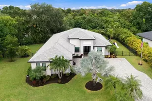 3946 Country View Dr, Sarasota, FL 34233 - Photo 9