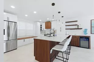 605 Sutton Pl, Longboat Key, FL 34228 - Photo 5