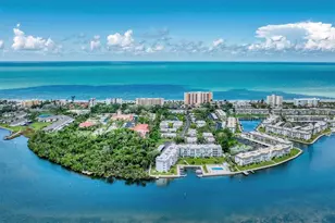 605 Sutton Pl, Longboat Key, FL 34228 - Photo 1