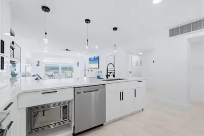 605 Sutton Place #101, Longboat Key, FL 34228 - Photo 9