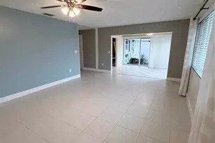 2320 Aquabluff Pl, Sarasota, FL 34231 - Photo 11
