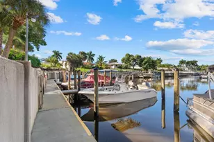 2320 Aquabluff Pl, Sarasota, FL 34231 - Photo 7