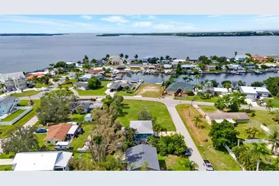 727 47th Street W, Palmetto, FL 34221 - Photo 49