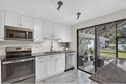 2319 Lakeside Mews #B3, Sarasota, FL 34235 - Photo 9