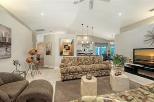 7975 Monticello Ln, Sarasota, FL 34243 - Photo 25