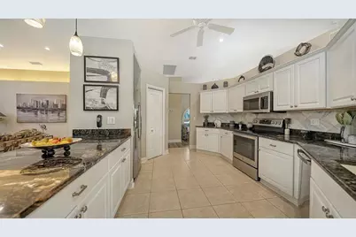 7975 Monticello Lane, Sarasota, FL 34243 - Photo 15