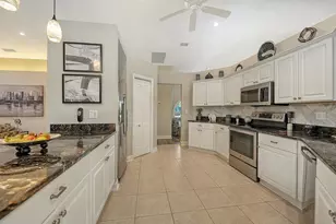 7975 Monticello Ln, Sarasota, FL 34243 - Photo 15