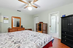 4006 75th Terrace E, Sarasota, FL 34243 - Photo 17