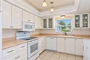 4605 Lexington Cir, Bradenton, FL 34210 - Photo 9