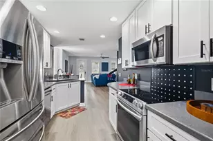 1511 Napoli Dr E, Sarasota, FL 34232 - Photo 15