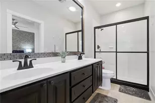 1511 Napoli Dr E, Sarasota, FL 34232 - Photo 27