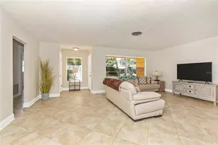 3039 Chase Cir, Sarasota, FL 34231 - Photo 13