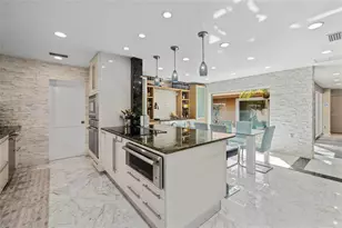1749 Sandalwood Dr, Sarasota, FL 34231 - Photo 17